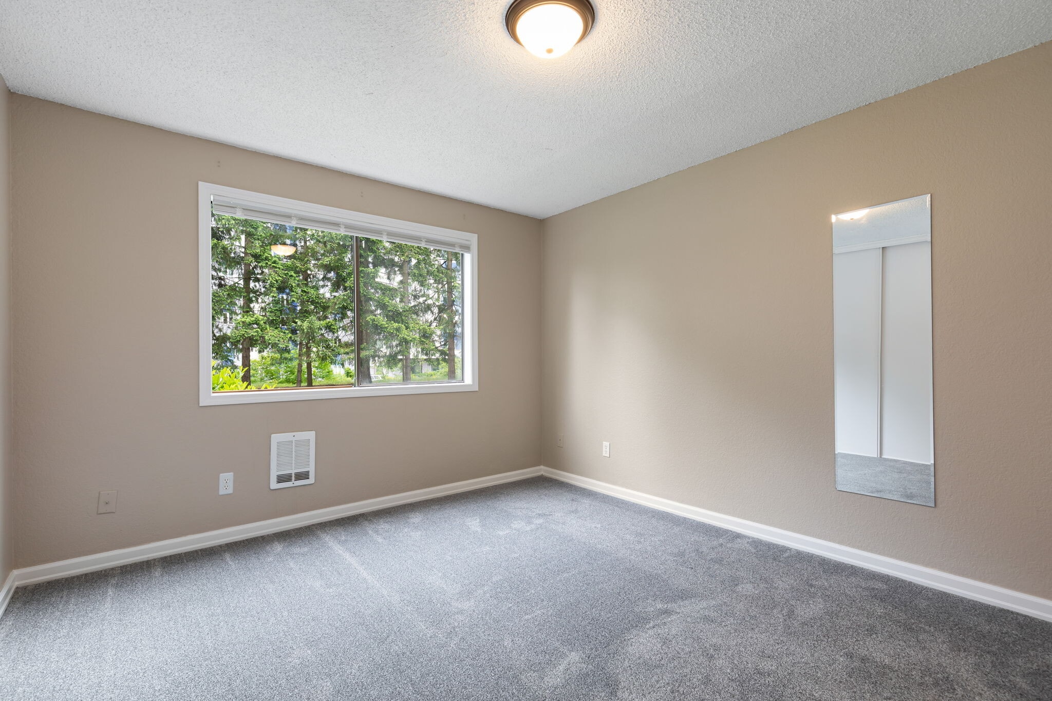 Building Photo - 750 N 143rd St