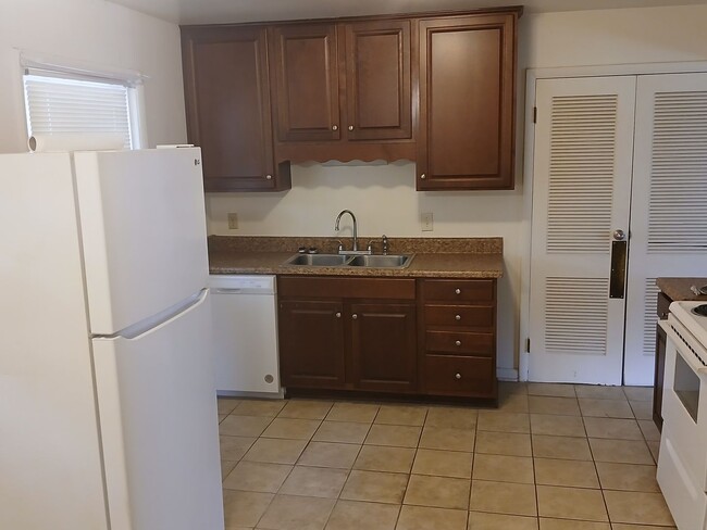 Building Photo - 3 Bedroom Rancher in Hampton