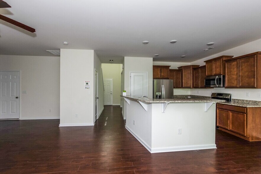 Building Photo - 3300 Aldwych Way
