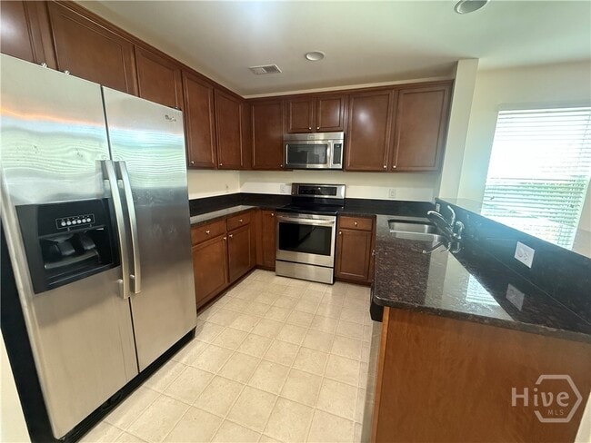 Building Photo - 426 Lions Den Dr