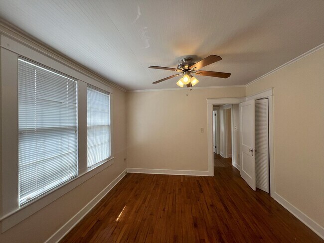 Building Photo - 843 Ingleside Dr