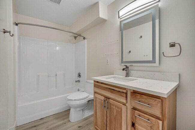 Building Photo - 8913 N Pine Hollow Dr