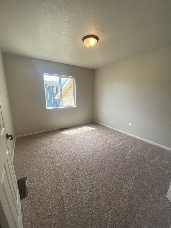 Building Photo - 4 BED | 3 BATH | 3 CAR GARAGE | SUMMERSET
