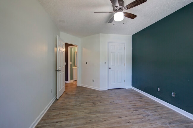 Building Photo - 7202 Cedar Forest Dr