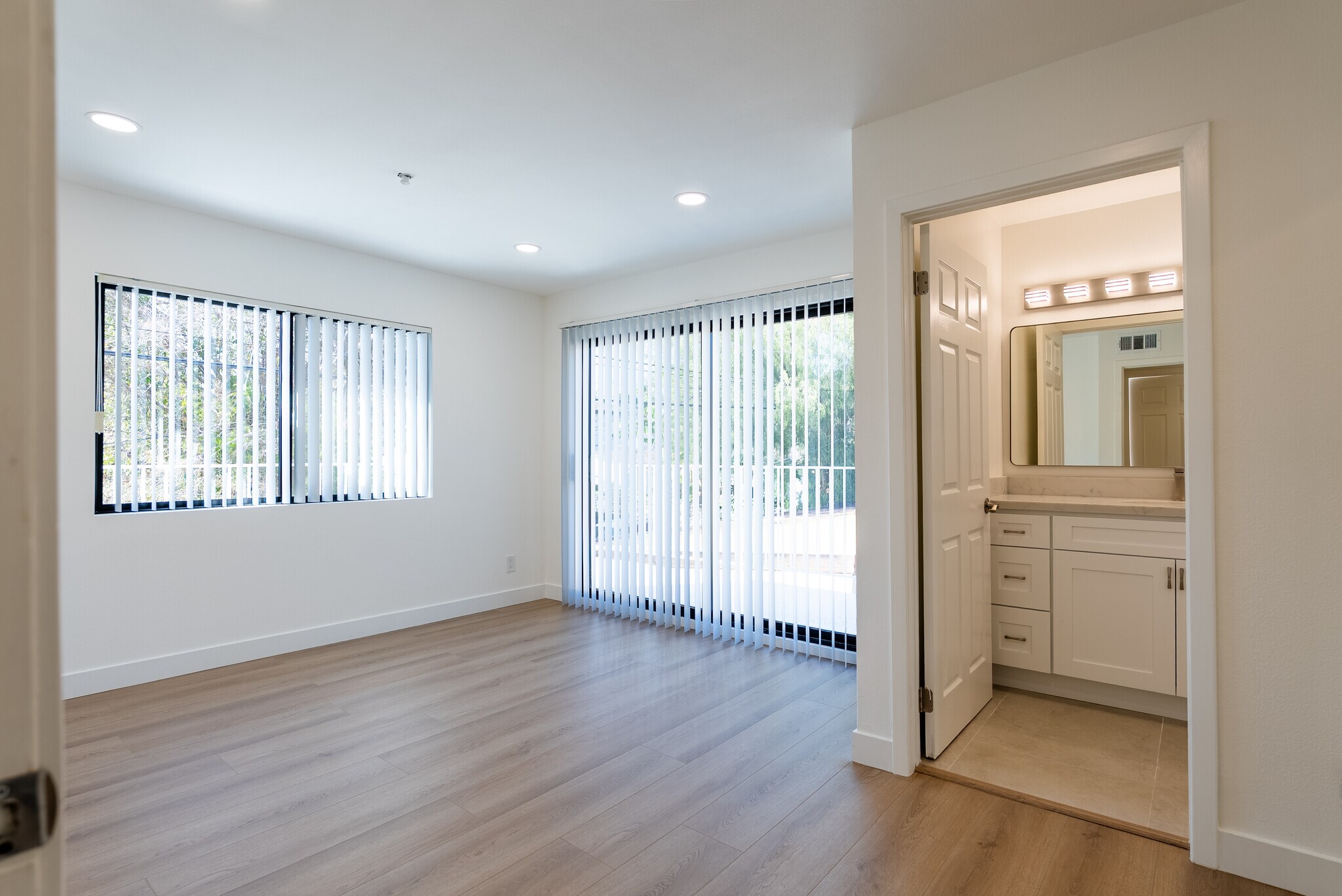 Building Photo - 123 S Roosevelt Ave