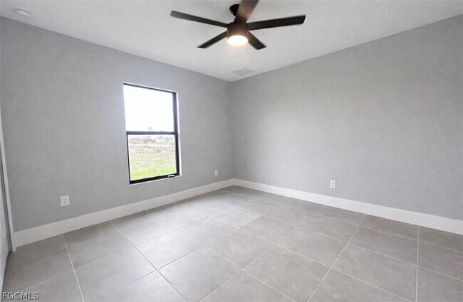 Building Photo - 529 SE 7th St