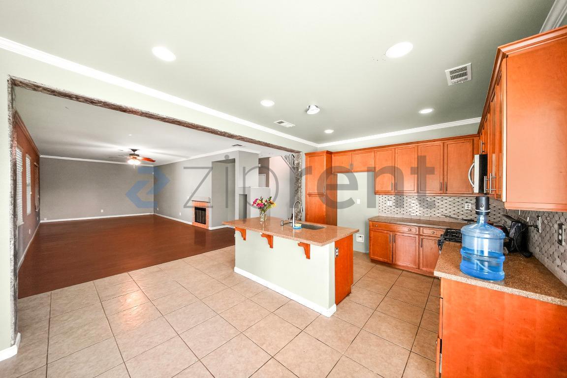 Building Photo - 619 W Ave H 13