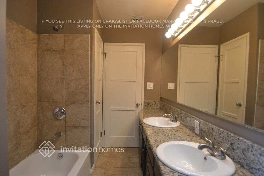 Building Photo - 13139 Archwood St