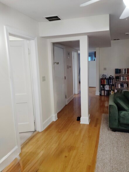 Building Photo - 2619 Prairie Ave