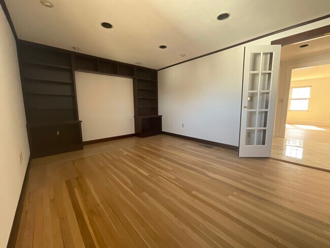 Building Photo - 0 Macdonough Place