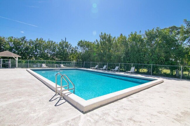 Primary Photo - 5924 Longbow Ln