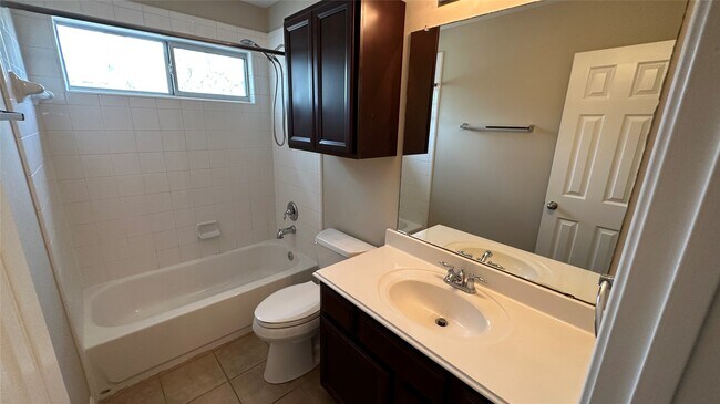 Building Photo - 25106 Jaymarr Ct