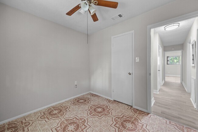 Building Photo - 6639 Indian Falls Dr