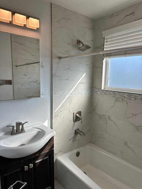 Building Photo - 8424 Glider Ave