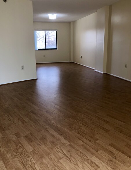 Living Rm - 15115 Interlachen Dr