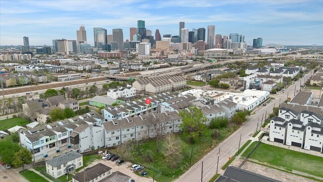 Building Photo - 2715 St Emanuel St