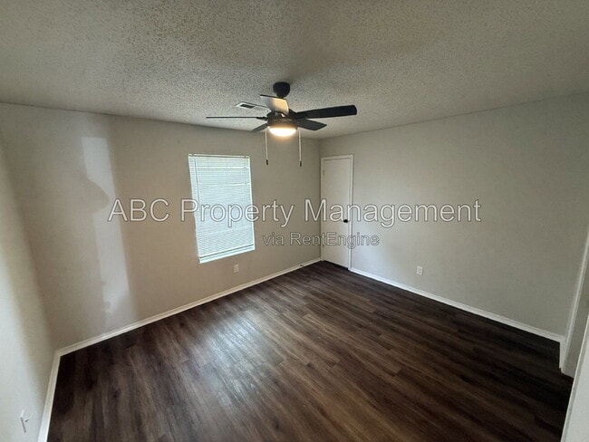 Building Photo - 306 E Thurman St
