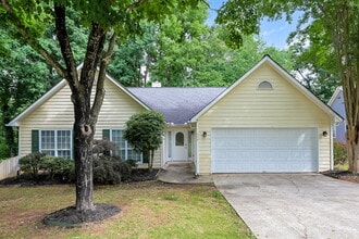 Building Photo - 750 Paris Dr