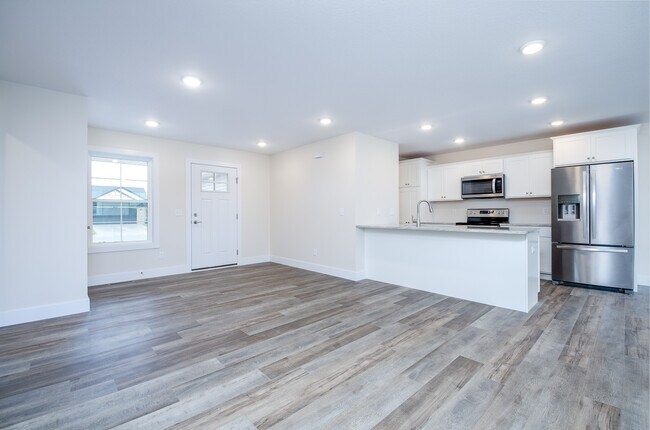 Building Photo - 9250 Brook Hollow Ln