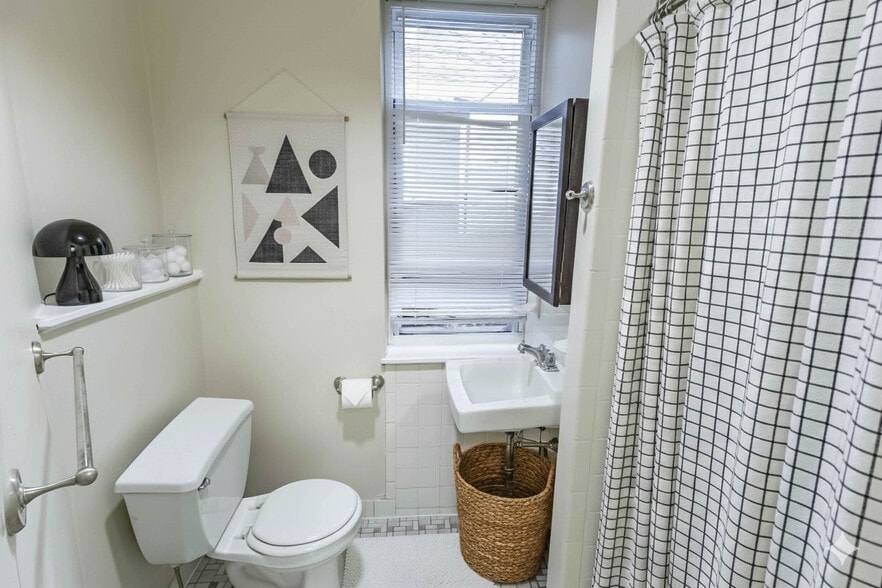 Building Photo - 3929 Baltimore Ave