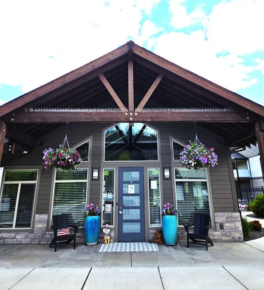 Building Photo - Riverside at Coyote Rock