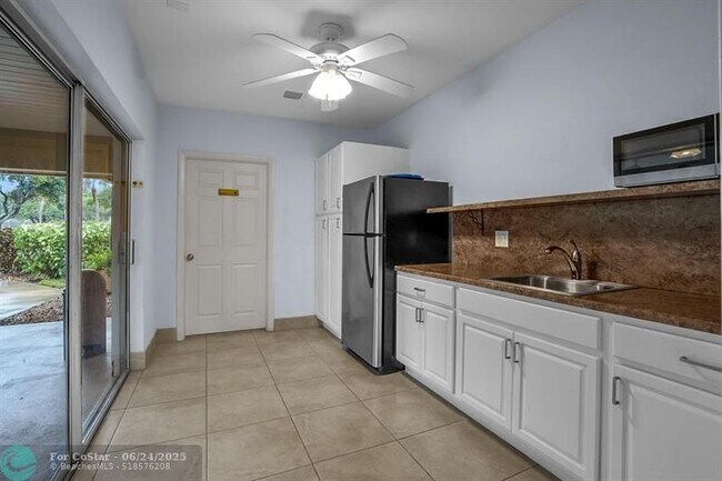 Building Photo - 3930 Oaks Clubhouse Dr