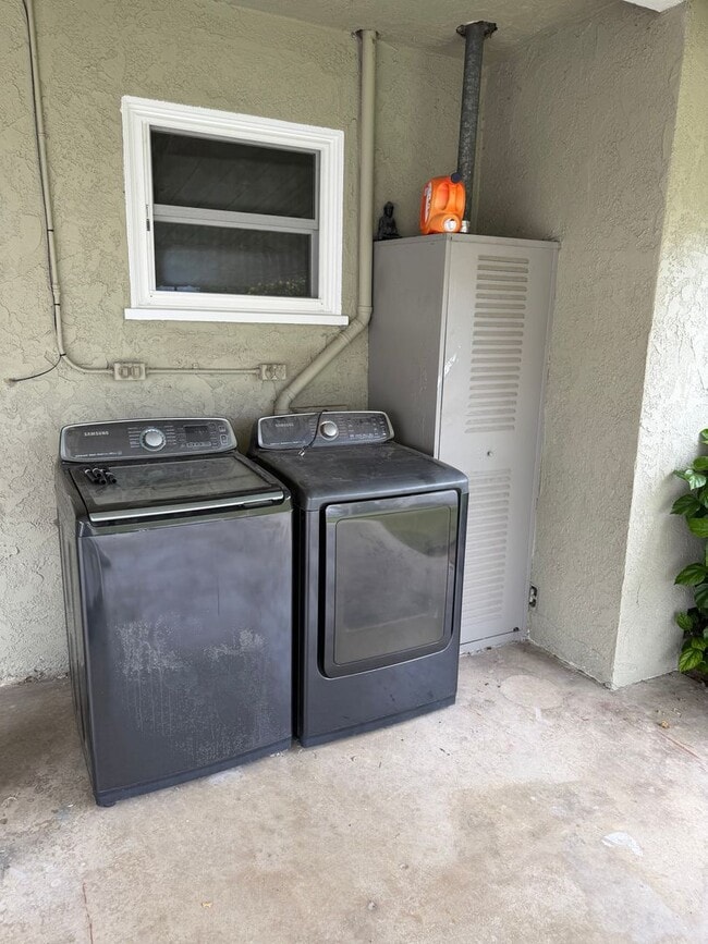 Building Photo - 3-Bedroom Home for Rent in El Camino Village | 2-Car Garage & Private Backyard