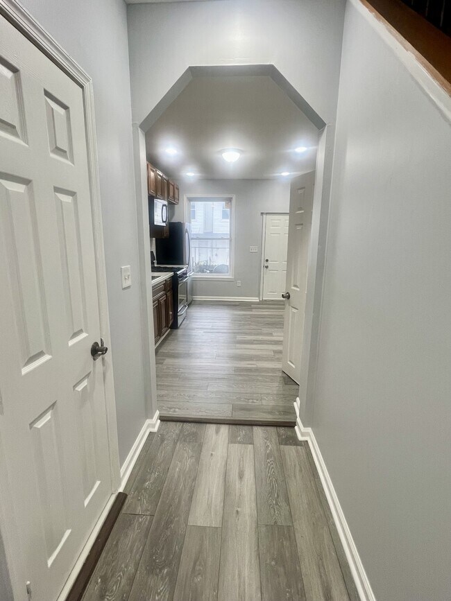 Building Photo - 808 N Streeper St