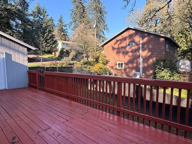 Building Photo - 3200 Lorian Ln SE