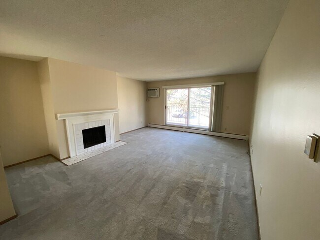 Building Photo - V10301-215