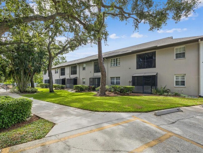 Building Photo - 5265 E Bay Dr