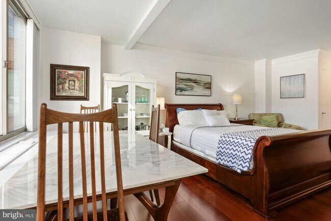 Building Photo - 1121 Arlington Blvd