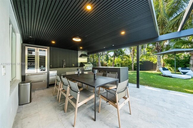 Building Photo - 10618 NE 11th Ct