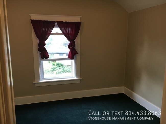 Building Photo - 1302 W 25th St
