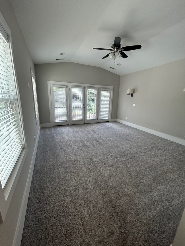 Building Photo - Stunning Home in Melrose 12 South Area...D...