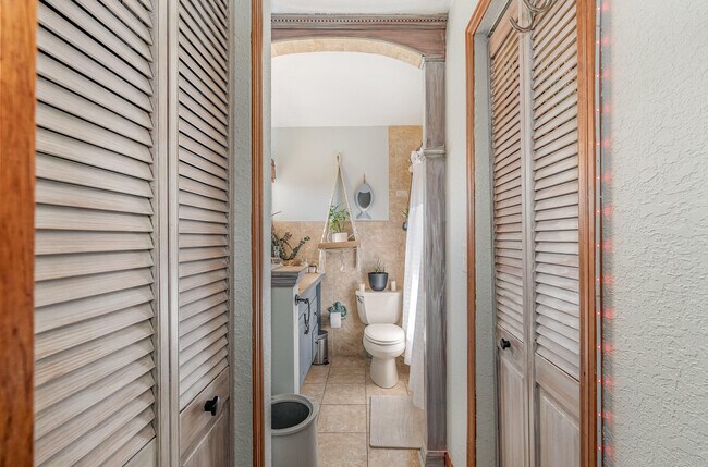 Building Photo - 1279 S Orlando Ave