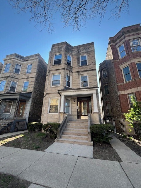 Building Photo - 3728 N Racine Ave