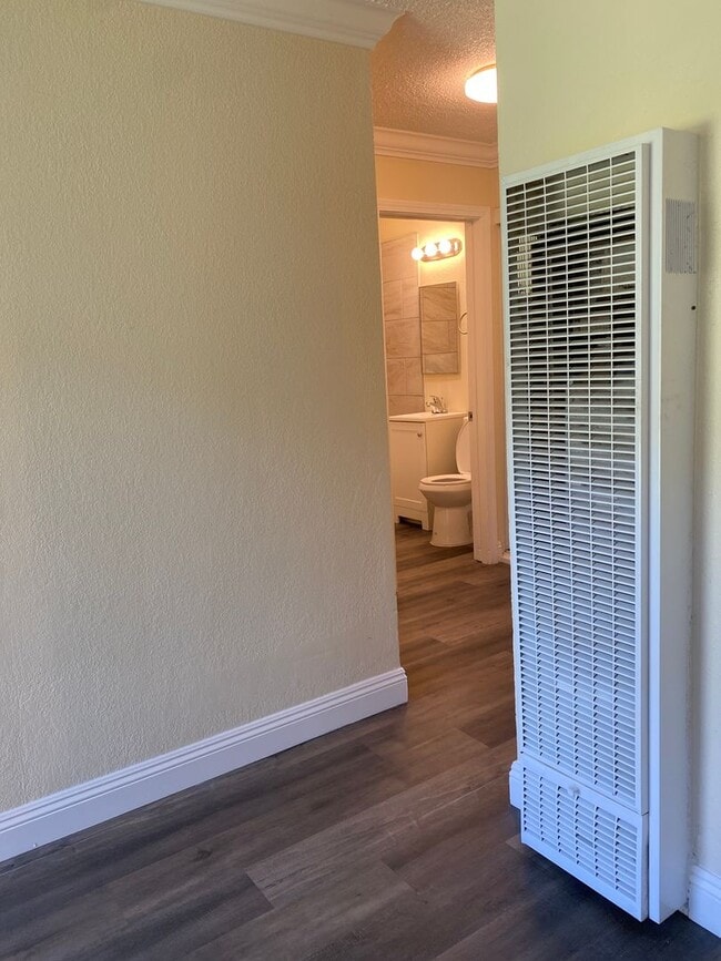 Building Photo - Welcome to SkyView Villa & Somerset Apartments!