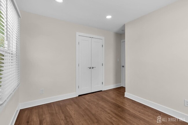 Building Photo - 36 Van Buren Ave