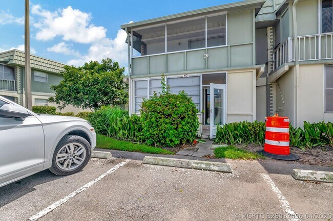 Building Photo - 89 Flanders Dr