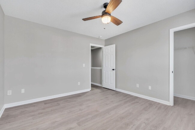 Building Photo - 2 Bedroom, 1.5 Bathroom Townhome – Granite Counters & Open Floor Plan $1400/mo rent
