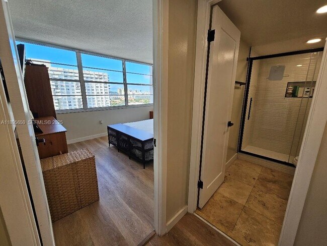 Building Photo - 18061 Biscayne Blvd