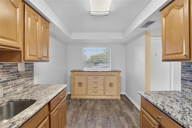 Building Photo - 2900 Cove Cay Dr