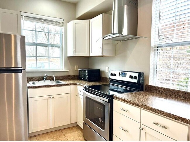 Primary Photo - 4236 E Cherokee Dr