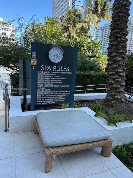 Building Photo - 950 Brickell Bay Dr