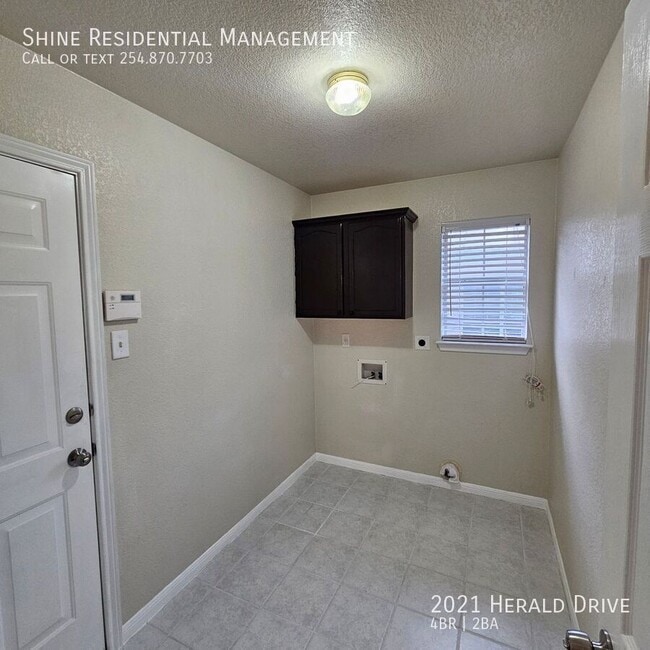 Building Photo - 2021 Herald Dr