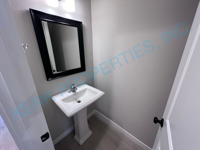 Building Photo - FREE RENT! Modern townhome living 3-Bed Retreat with 2.5 Baths in Serene Happy Valley!