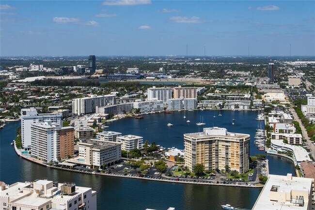 Building Photo - 1830 S Ocean Dr