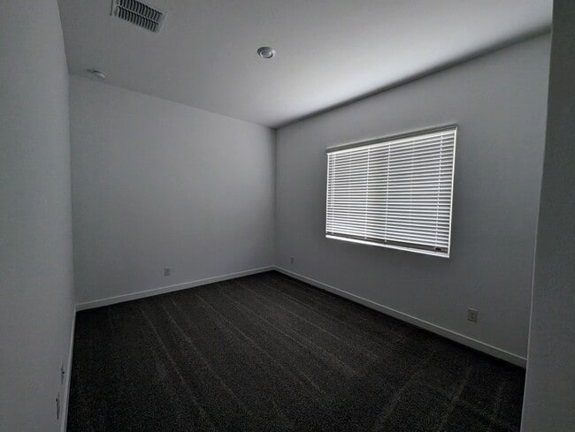 Building Photo - 16431 W Charlotte Dr