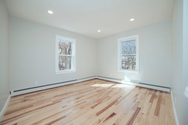 Building Photo - 10 Duffley Ct